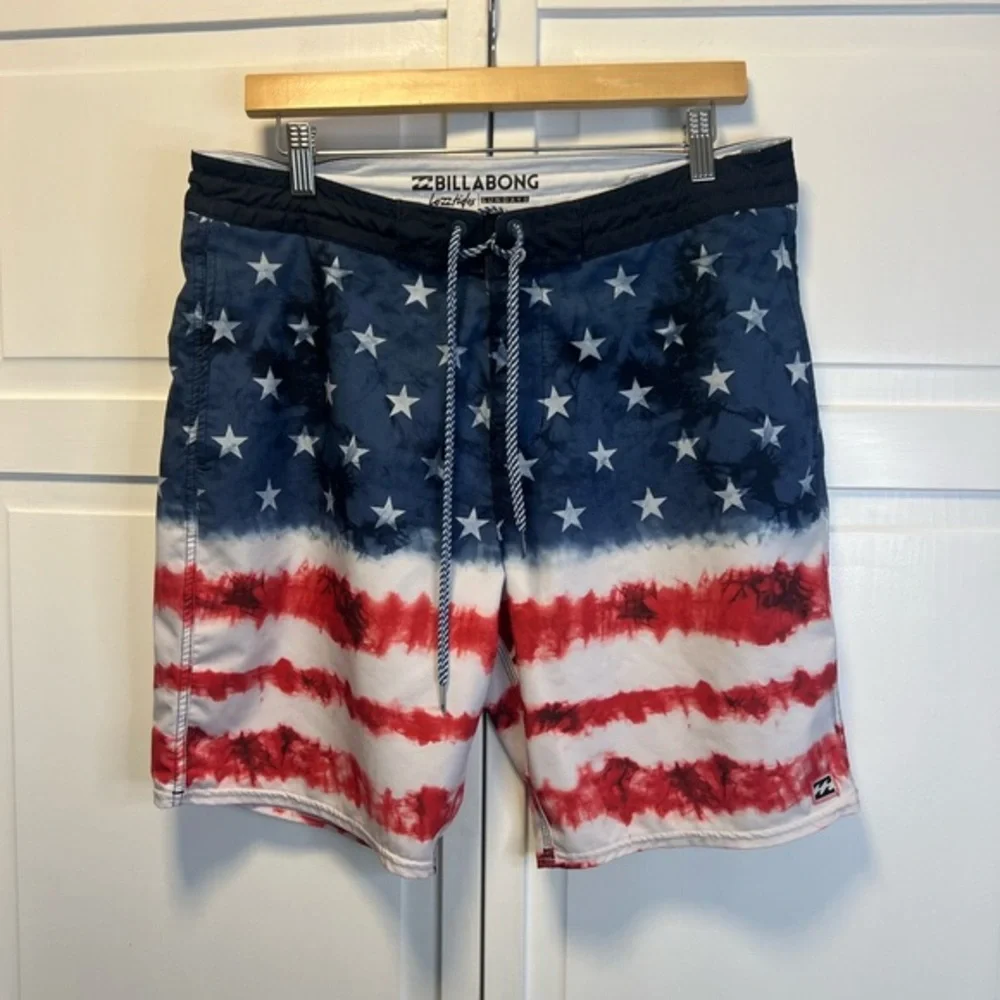 Billabong LoTides Sunday LT Riot Board Shorts Size Men’s 32 Navy, Red, and White